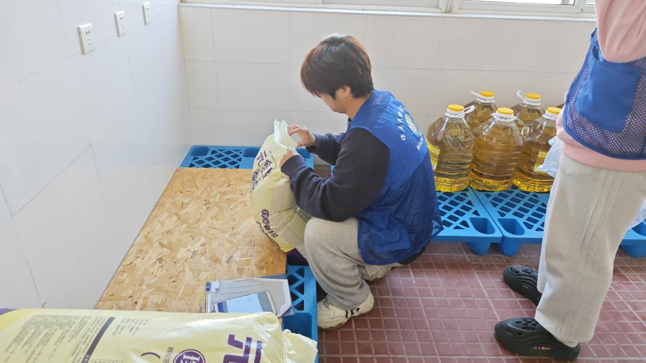 F:/食堂/1日常+专项检查记录/2025年检查/专项/10.28南京市产品质量监督检察院进行专项抽检/c11ac4c5f4fc4046a4e40d470208d1c8.jpgc11ac4c5f4fc4046a4e40d470208d1c8